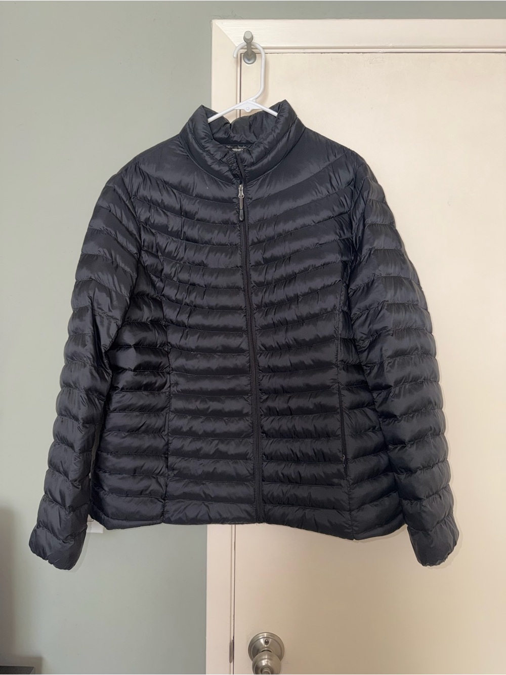 WOMEN'S LIGHTWEIGHT PACKABLE HOODED PUFFER JACKET